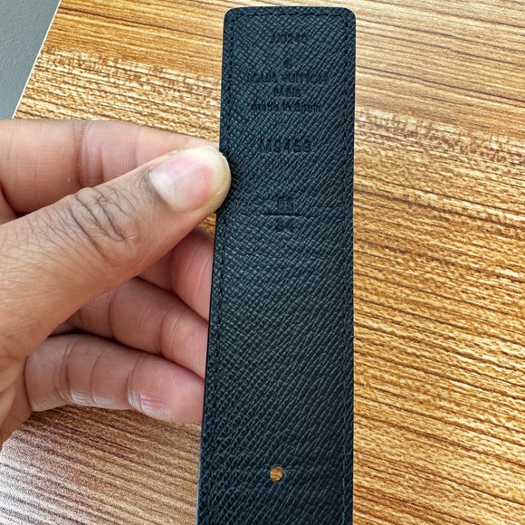 Authentic Louis Vuitton Initials 30mm Reversible Belt - Picture 6 of 16